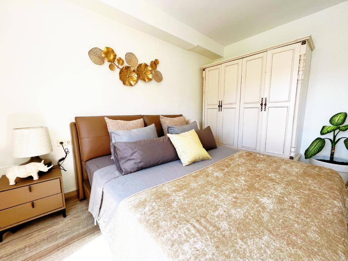 Cheerful Townhouse Center Sitges 5 Bedrooms Pool And Terrace ภายนอก รูปภาพ