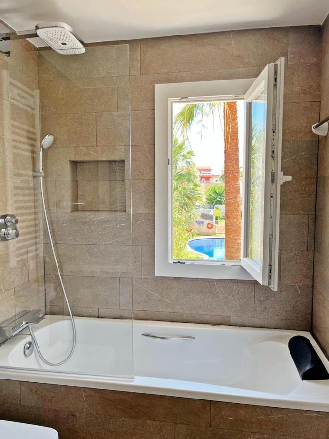 Cheerful Townhouse Center Sitges 5 Bedrooms Pool And Terrace ภายนอก รูปภาพ